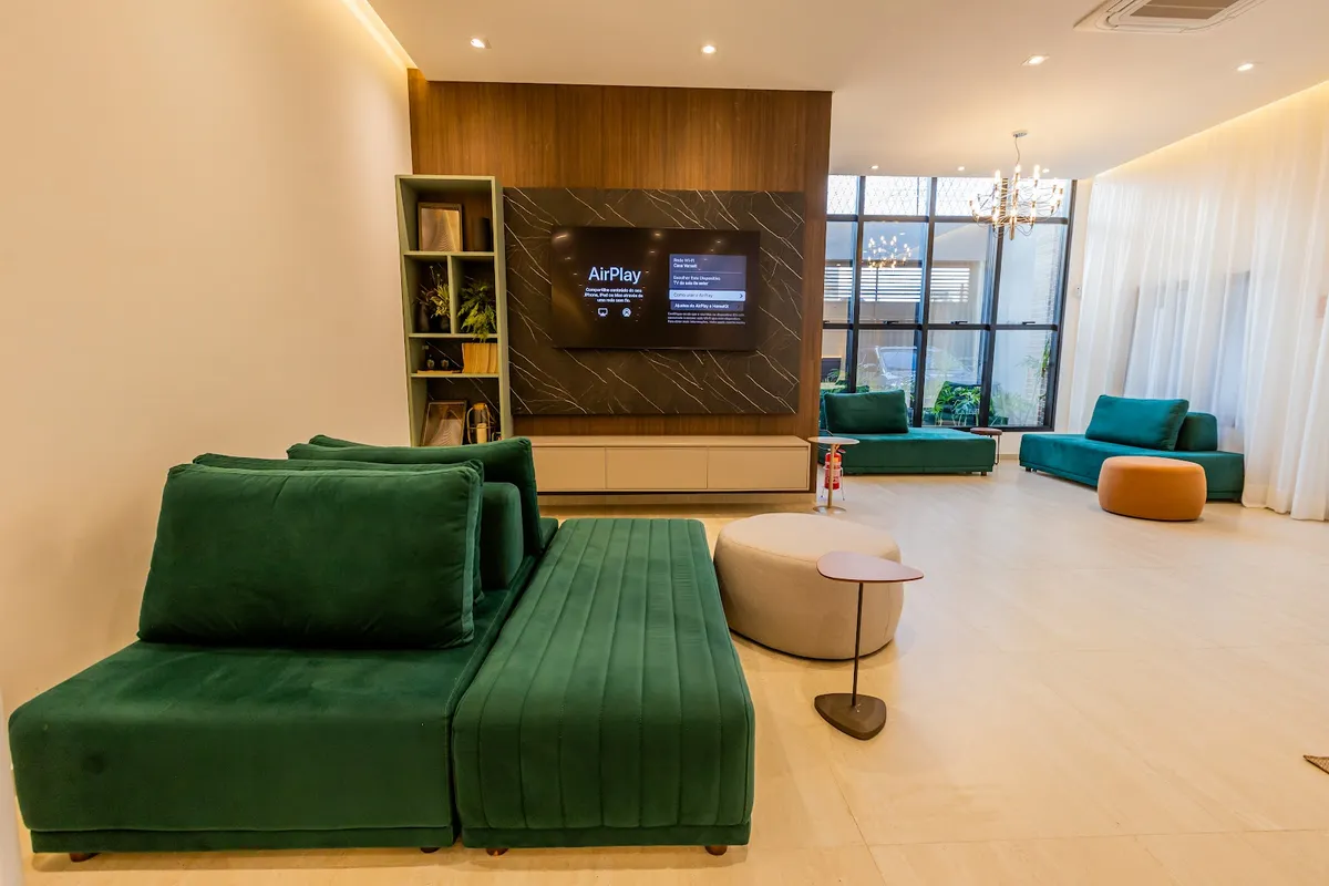 Evento de lançamento de produto com TV e lounge na Casa Versatt