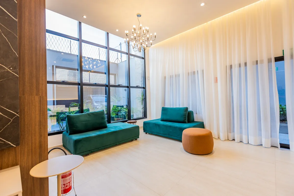 Salão decorado da Casa Versatt preparado para receber convidados
